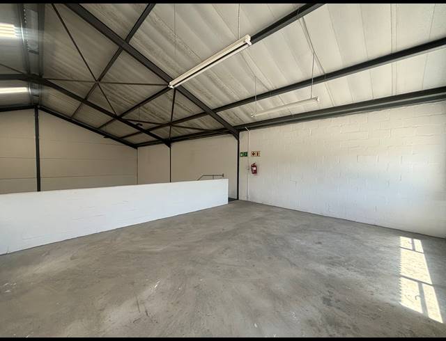 240M² WAREHOUSE TO LET IN FIRGROVE